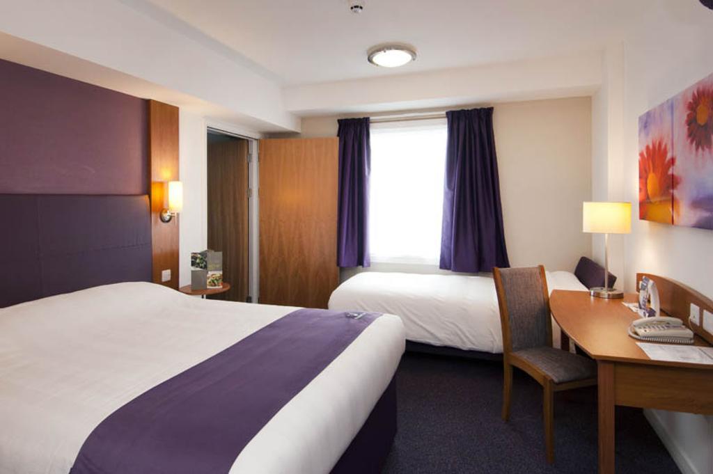 Premier Inn Sheffield Arena 客房 照片
